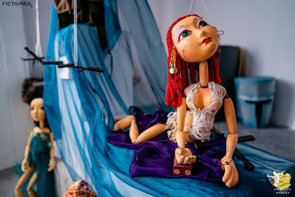 Laura Pumnea - Puppets Occupy Street – un mega-joc urban