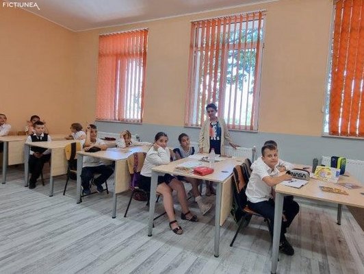 Mădălina Mocanu - Bookland renovează școli